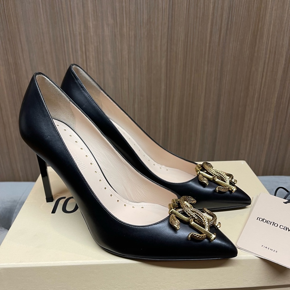 Brand new Pointy toe Roberto Cavalli high heel in black size 37.5